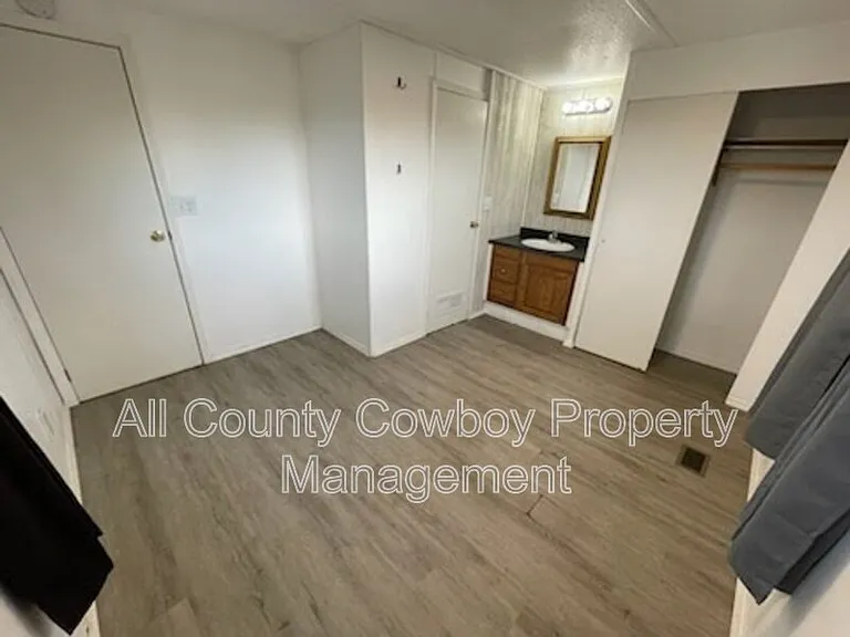2081 Easterling St — Photo 4