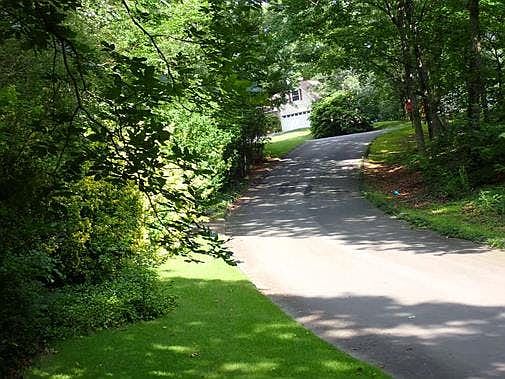 3rd image of 12 Idlewood Dr NW