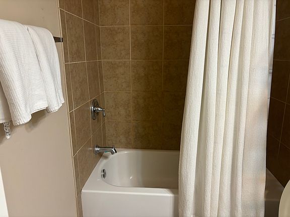 4th image of 1212 Lavista Cir NE