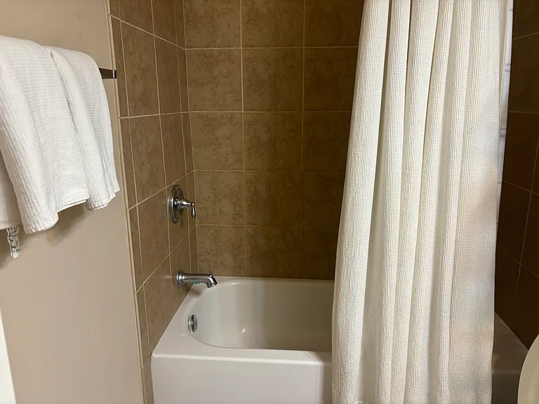 1212 Lavista Cir NE — Photo 4