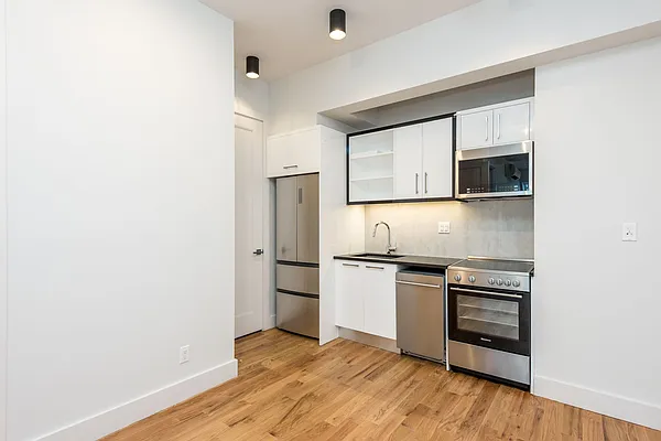 Rented by Nooklyn NYC LLC | media 53