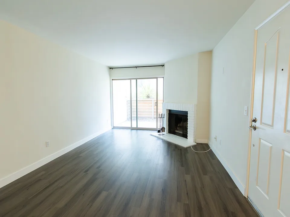 1780 S El Camino Real S #102