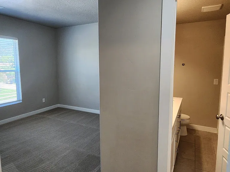 1255 N Main St — Photo 20