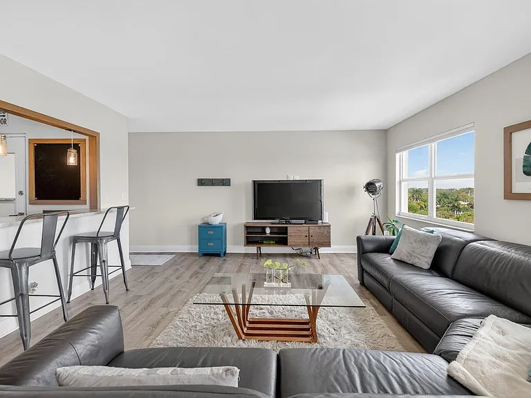 2555 NE 11th St #609 — Photo 7