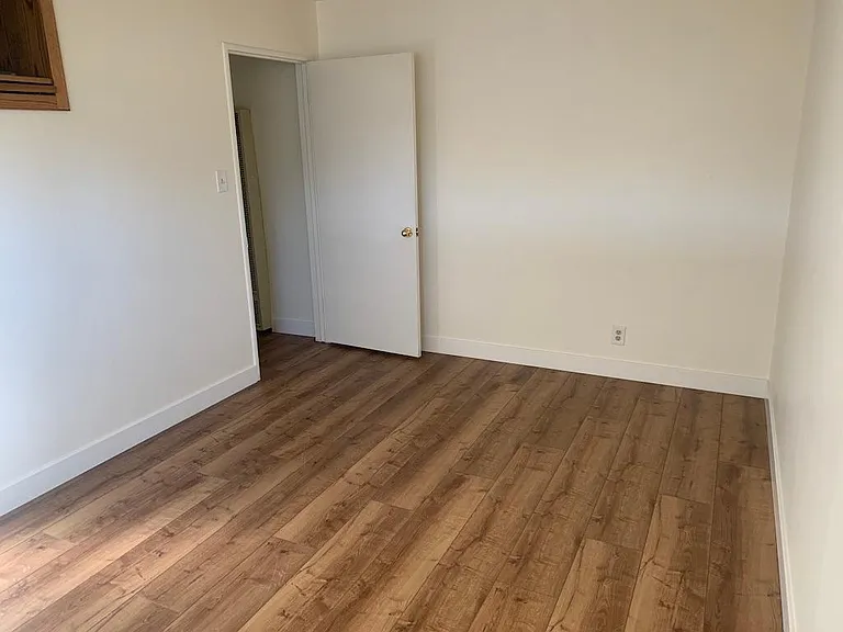 1465 Thomas Dr — Photo 5