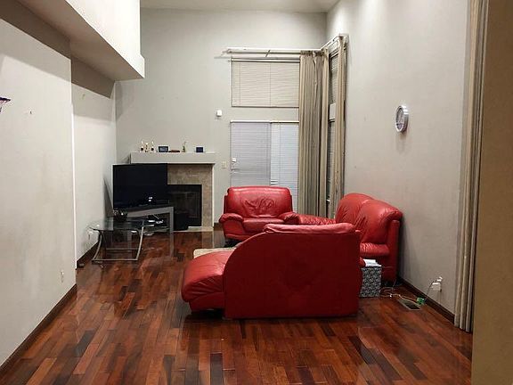 Living with High sealing walls, Lot of sun light and LED rec