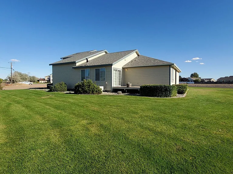 9506 Goodrich Rd SE — Photo 3