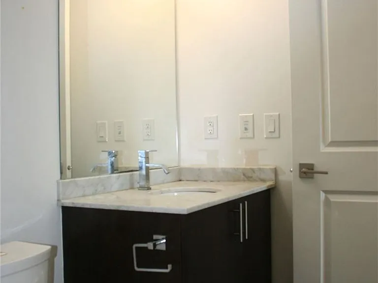 7165 Yonge St #2211 — Photo 7