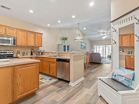 5th image of 430 Woodpecker Ln. #D