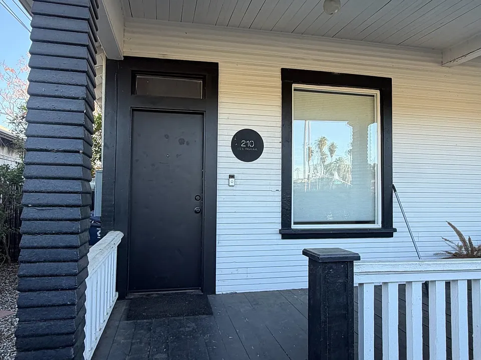 210 E High Ave #1/2