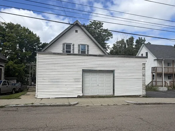 153 Pine St, Gardner, MA 01440