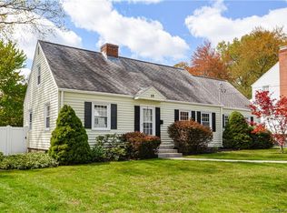 15 Crestwood Rd, West Hartford, CT 06107