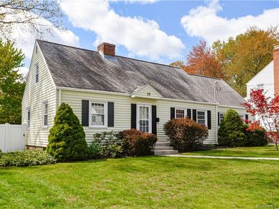 15 Crestwood Rd West Hartford Ct 06107 Zillow