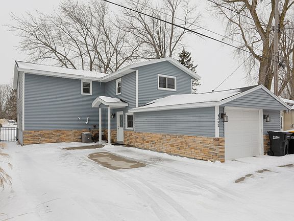 4392 Lynden Rd-102