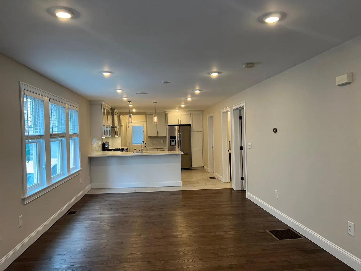 2 bed, 1012 sqft, $3,600 — Photo 3
