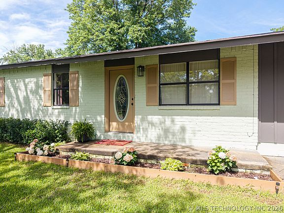 5th image of 310 Grove Ave