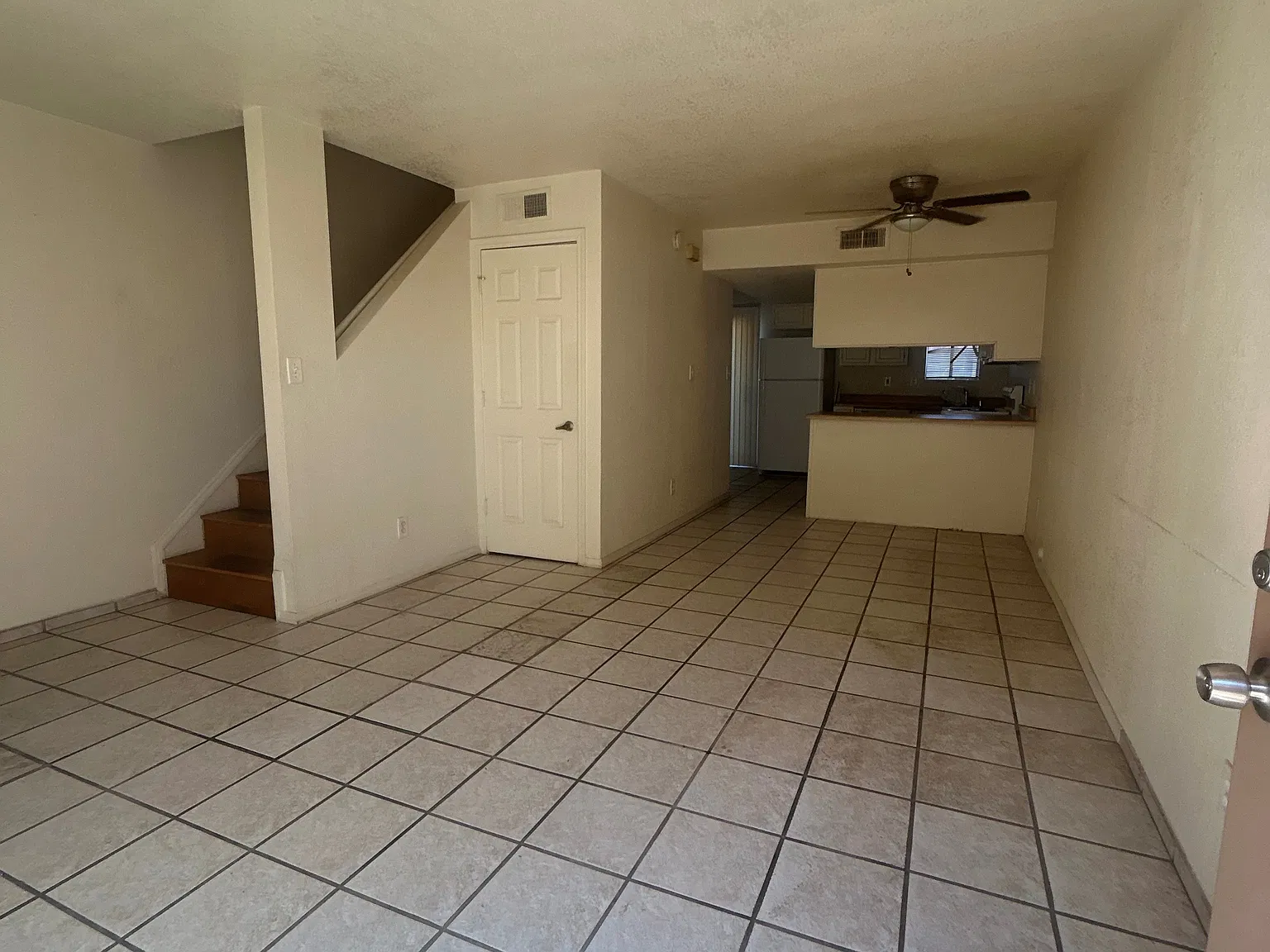 2 bed, 1000 sqft, $1,350 — Photo 1