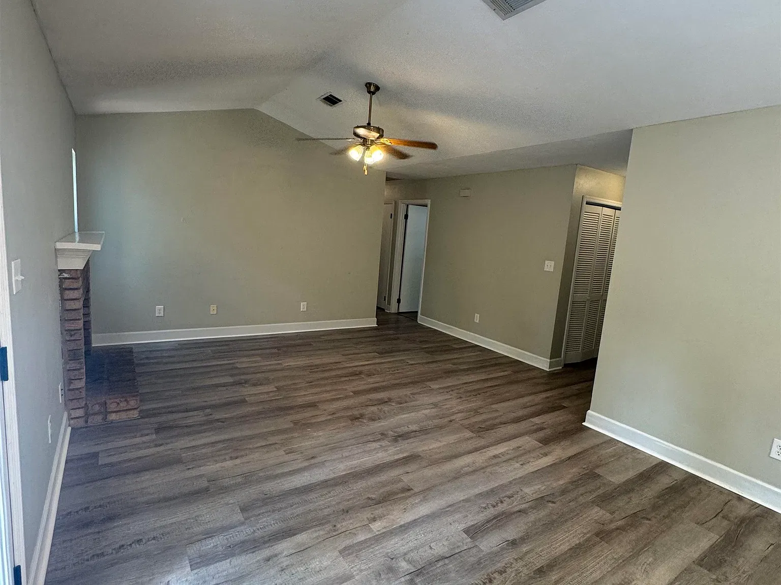 3 bed, 1162 sqft, $2,200 — Photo 4