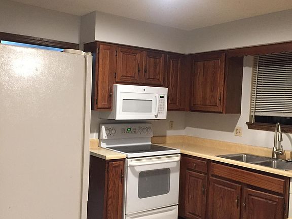 Kitchen equipped w. Side x side Refrigerator, glass top Stove,Microwave,Garbage disposer,Sink & Faucet