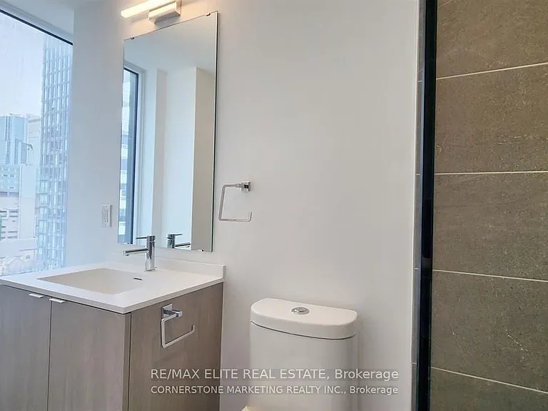 100 Queen St E #1815 — Photo 4