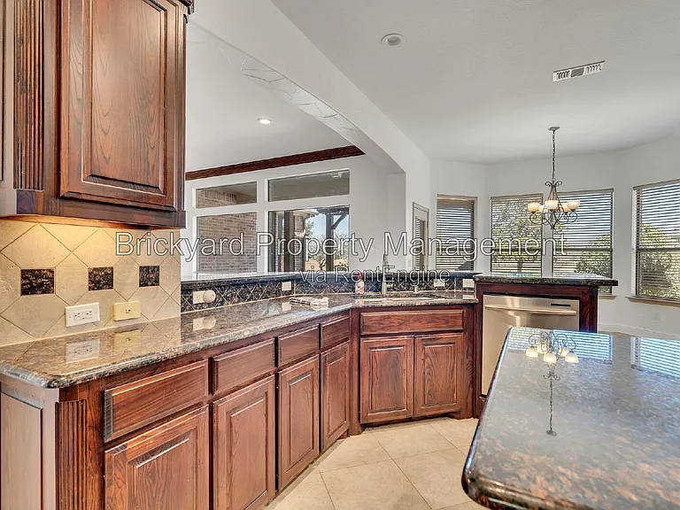 350 Pine Valley Dr — Photo 25