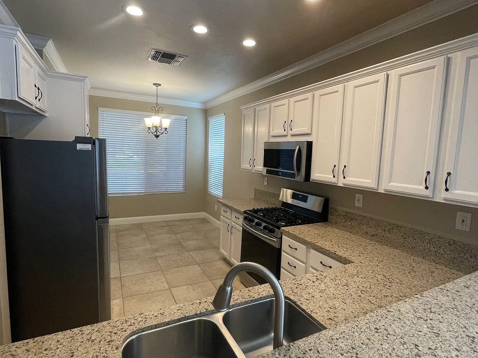 2 bed, 1323 sqft, $2,495 — Photo 3