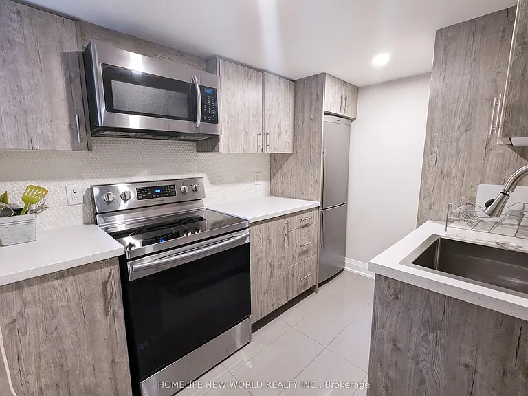 276 Montrose Ave #BASEMENT — Photo 1