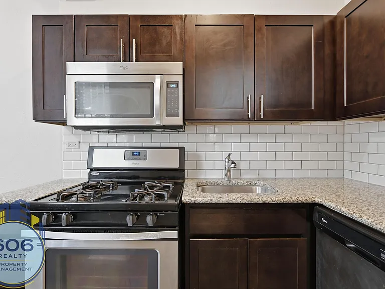 The Ashland Tower Modern Living in the Heart of Rogers Park — Photo 39