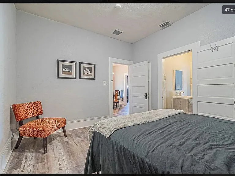 717 W 1st St — Photo 16