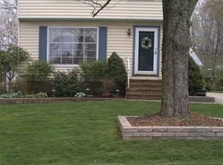 1107 Mayfield Ridge Rd, Mayfield Heights, OH 44124