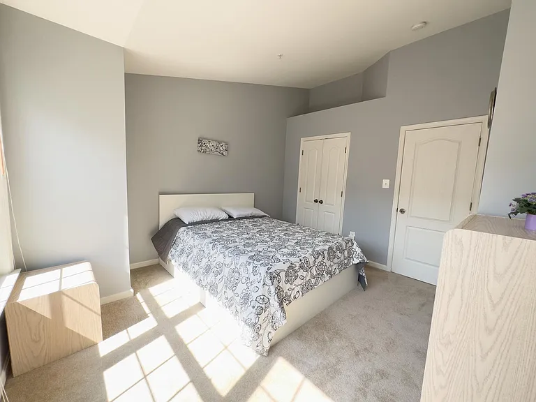 2029 Ashleigh Woods Ct — Photo 24