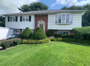 110 Nadel Dr, Riverhead, NY 11901