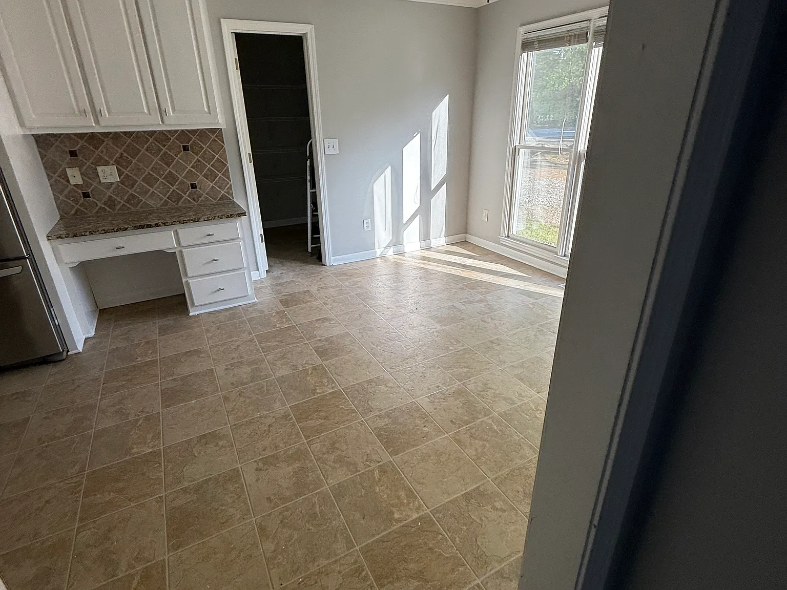 4 bed, 3000 sqft, $3,000 — Photo 2
