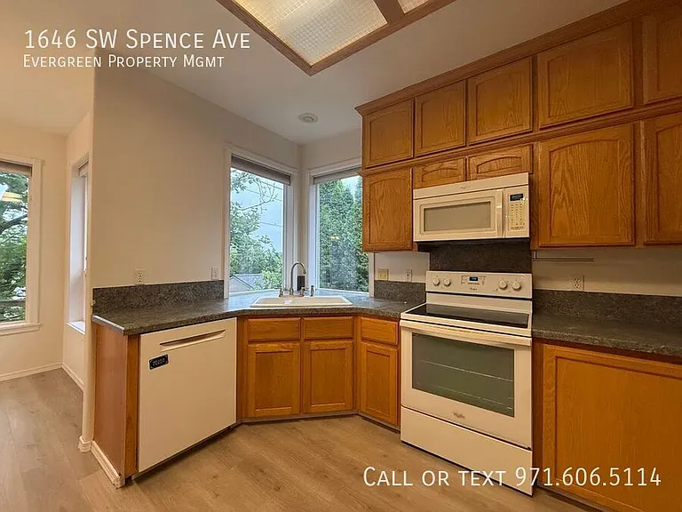 1646 SW Spence Ave — Photo 13