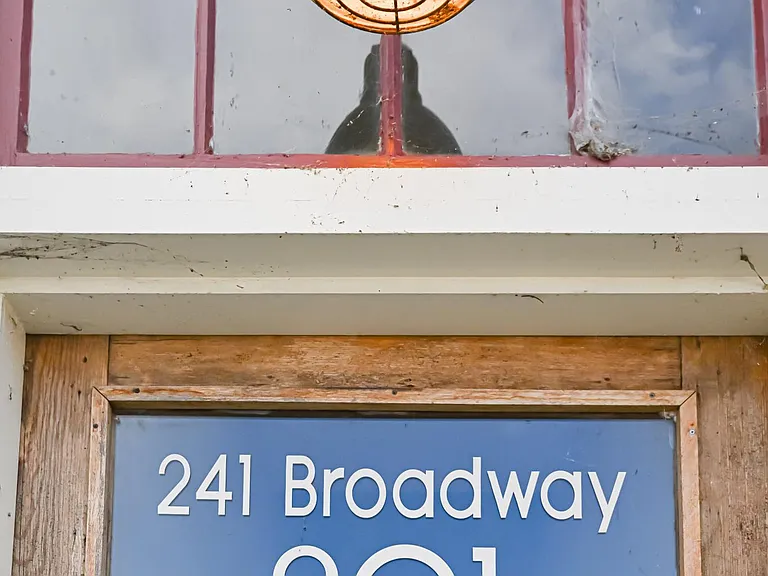 Broadway St — Photo 39