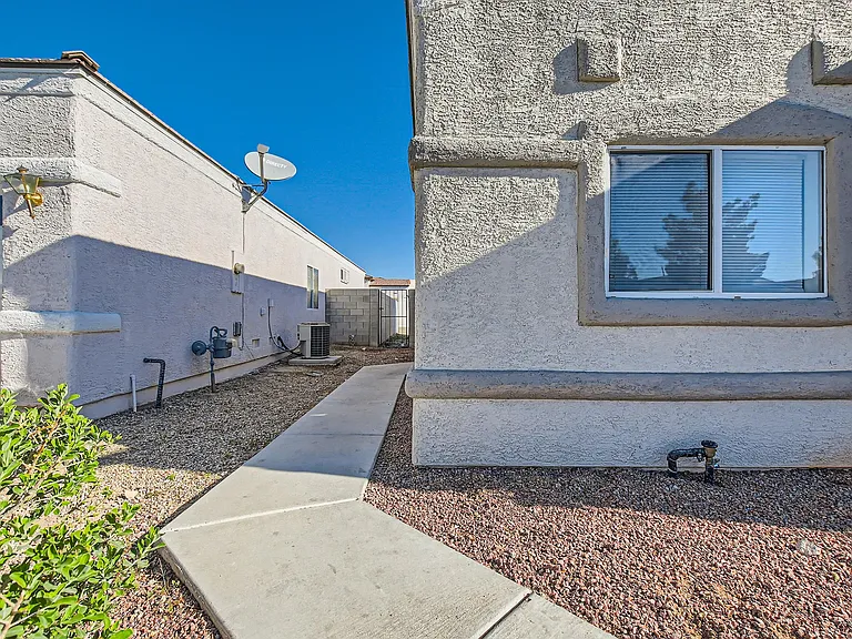 1720 Dwayne Stedman Ave — Photo 3