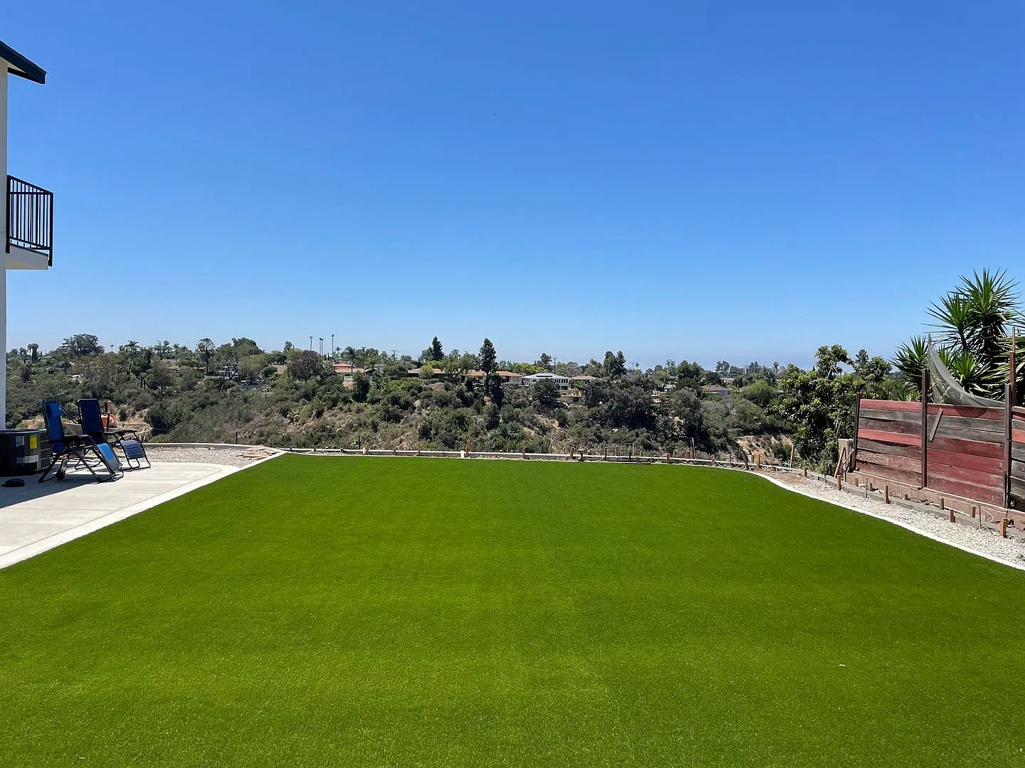 4BD/2BA with a Balcony. Great views, amazing yard! — Photo 3