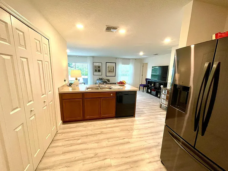 1348 SE Bayharbor St — Photo 7