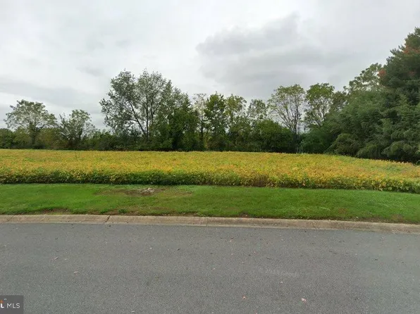 8 Ponderosa Dr, Lancaster, PA 17601