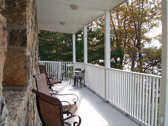 Covered porch off Great rm