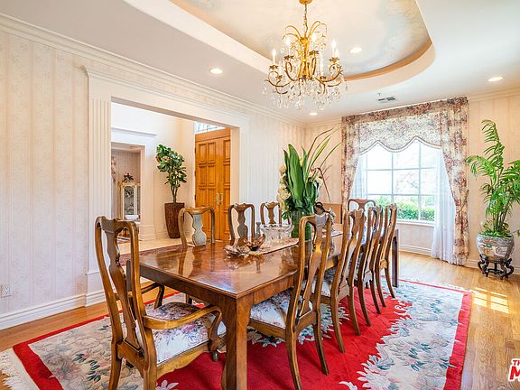 5th image of 301 N Palm Dr