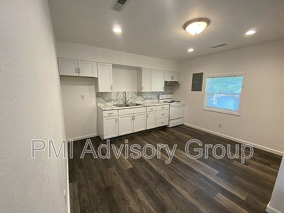 3rd image of 2810 SE Monroe St APT C