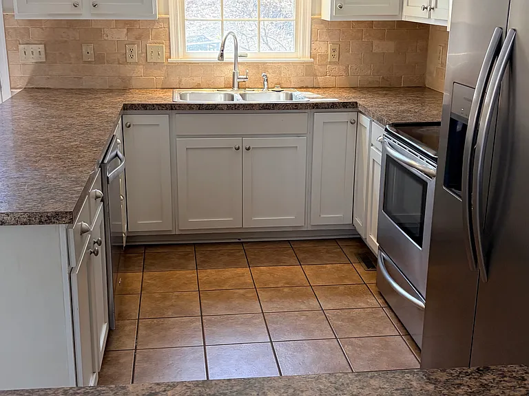 423 Flower Dr — Photo 10