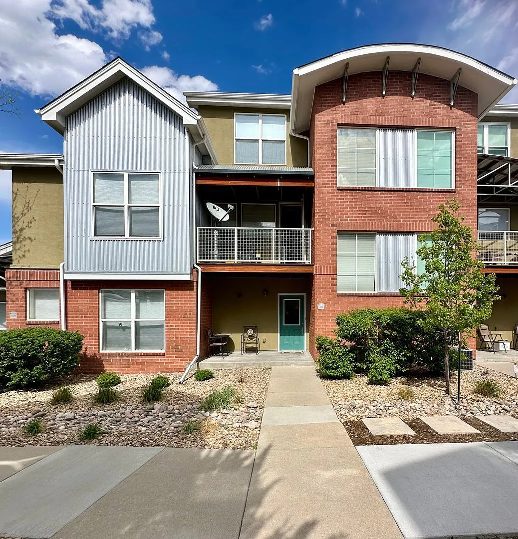 2 bed, 2.5 bath, 1300 sqft, $2,595 — Photo 2