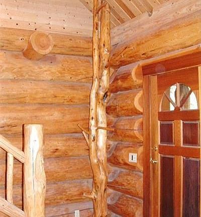 From the hat rail to the hand rail and the solid doors you are going to be enthralled by the beauty 