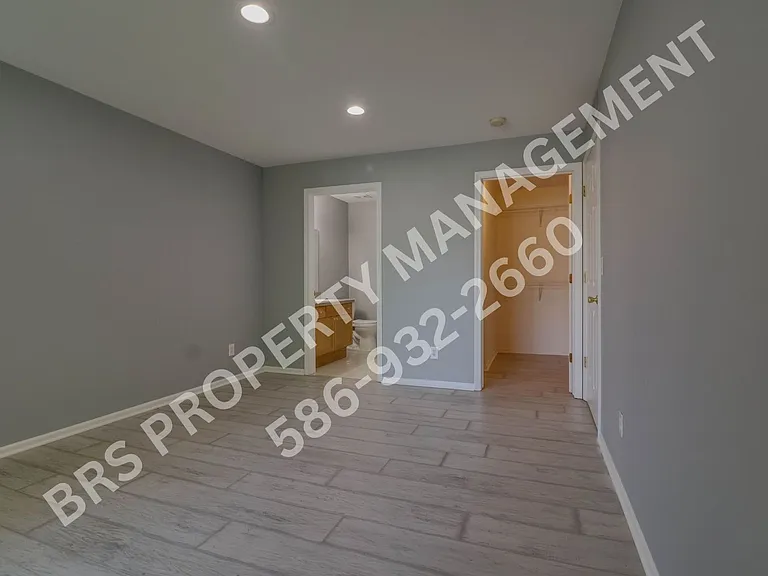 5300 Pine Aires Dr — Photo 9