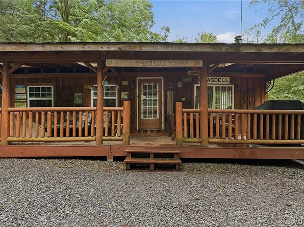 22 Hemlock Rd, Varysburg, NY 14167