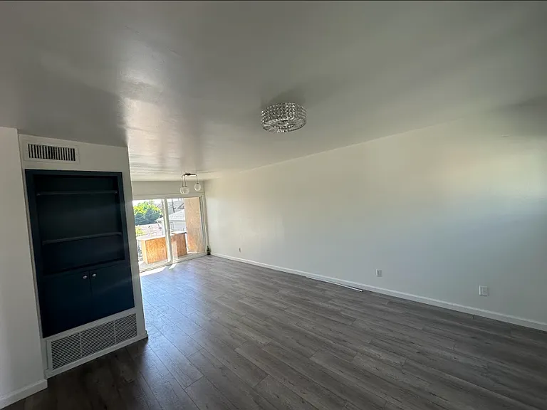 915 N Stoneman Ave #10 — Photo 5