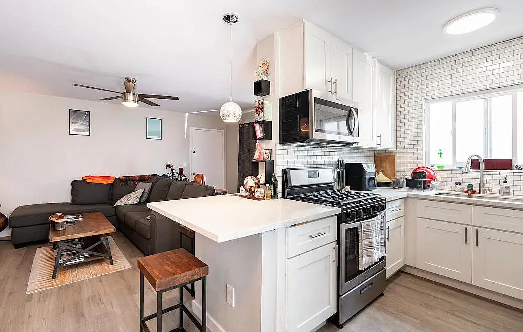 2 bed, 1000 sqft, $3,695 — Photo 1