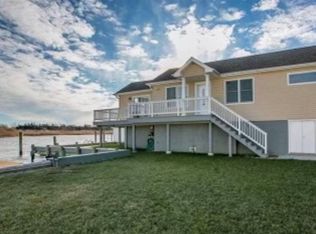 503 Venetian Blvd #1, Lindenhurst, NY 11757